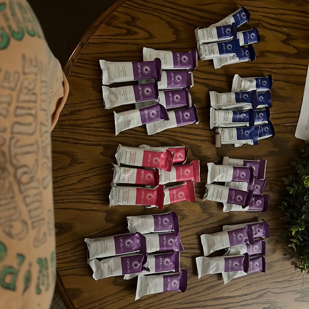 Optavia BARS none expired. Dates in pics
